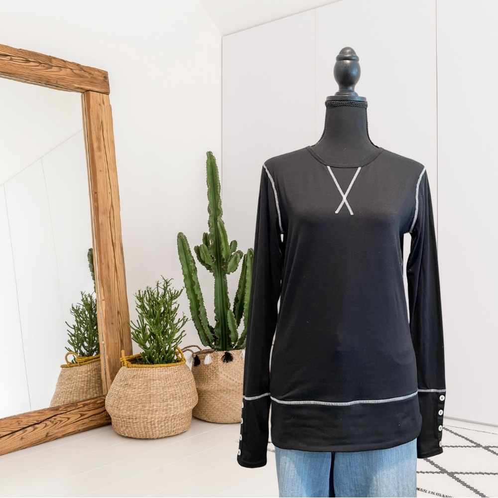 NILS Long Sleeve Button Wrist Top